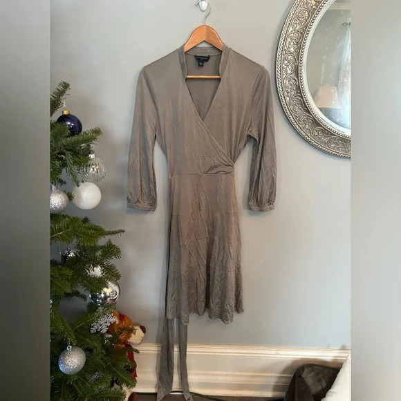 Elegant Gray Wrap Dress - Picture 1 of 6